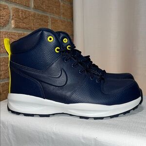 Nike Manoa LTR Sneaker boots in the Obsidian/Summit White/Opti Yellow- 7Y